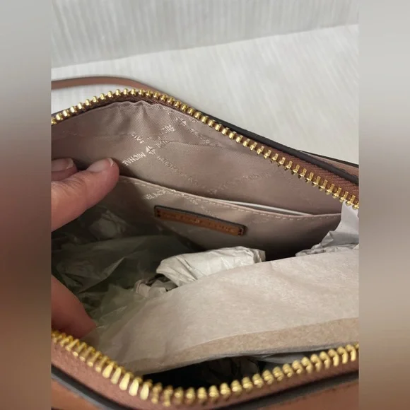 Michael Kors Jet Set Large Brown Leather Crossbody NWT - Picture 5 of 6